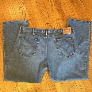 -Levi's 505 Medium Washed Blue Jeans Denim EUC Men's Big & Tall W42 L30